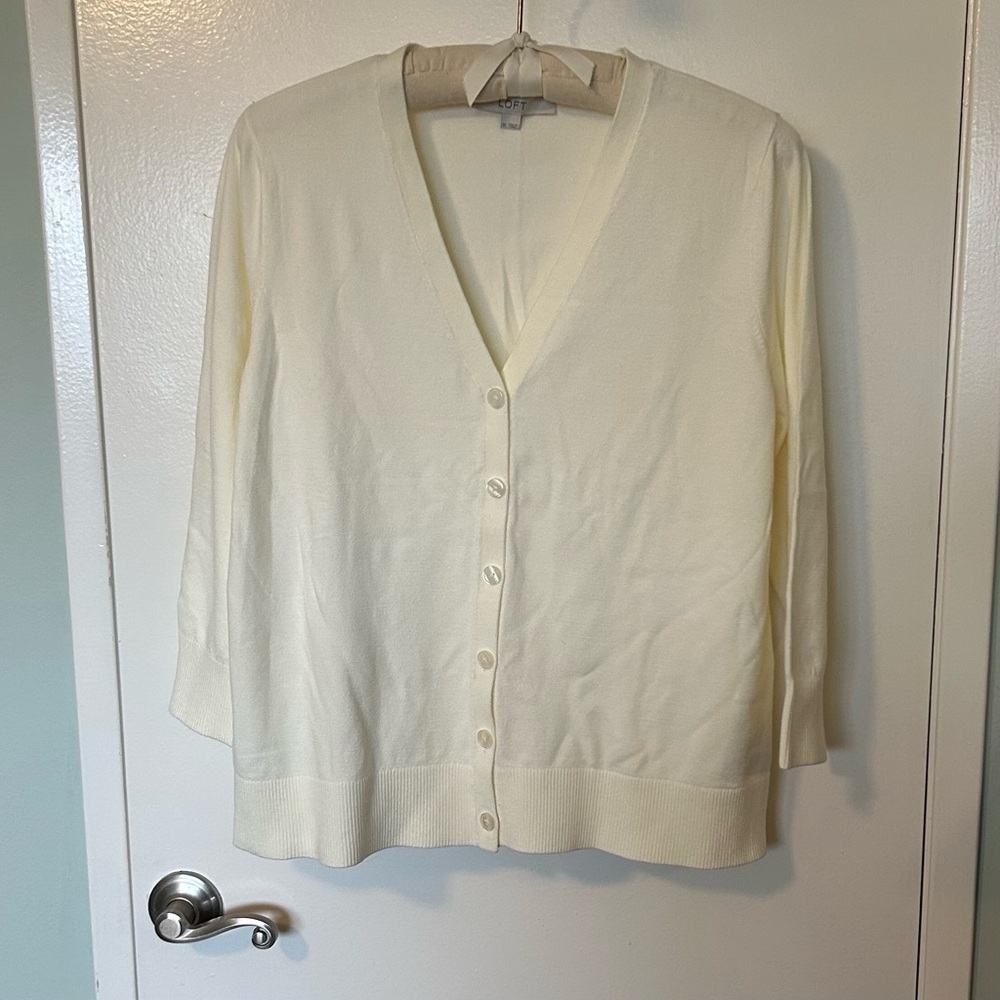 LOFT Cream Cardigan Sweater. 3/4 Sleeve. Lightweight and Super Soft. NWOT.